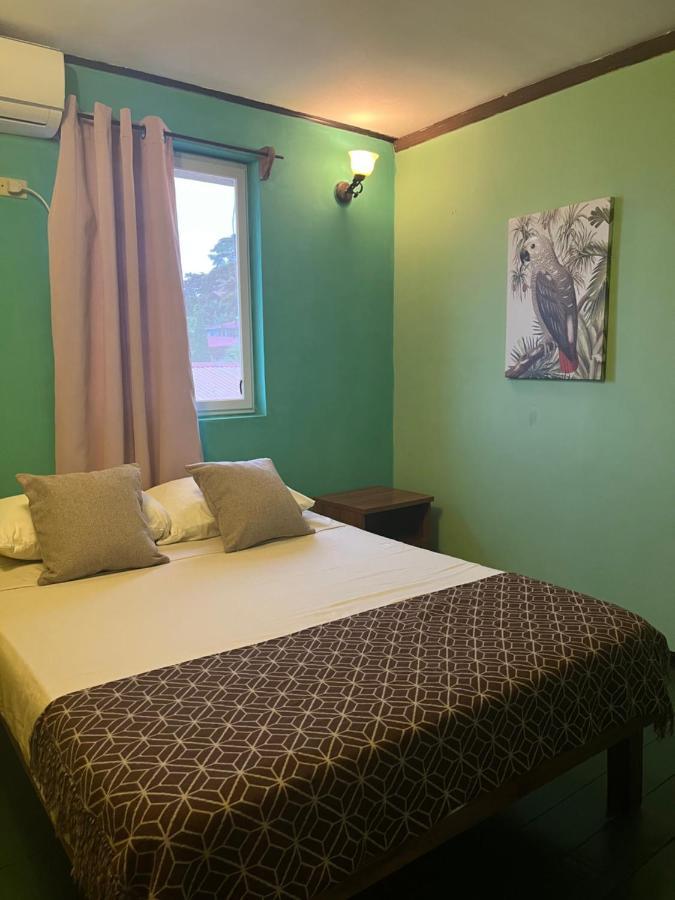 Hostal Cay Бастиментос Экстерьер фото
