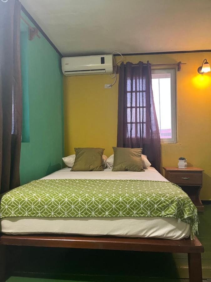 Hostal Cay Бастиментос Экстерьер фото