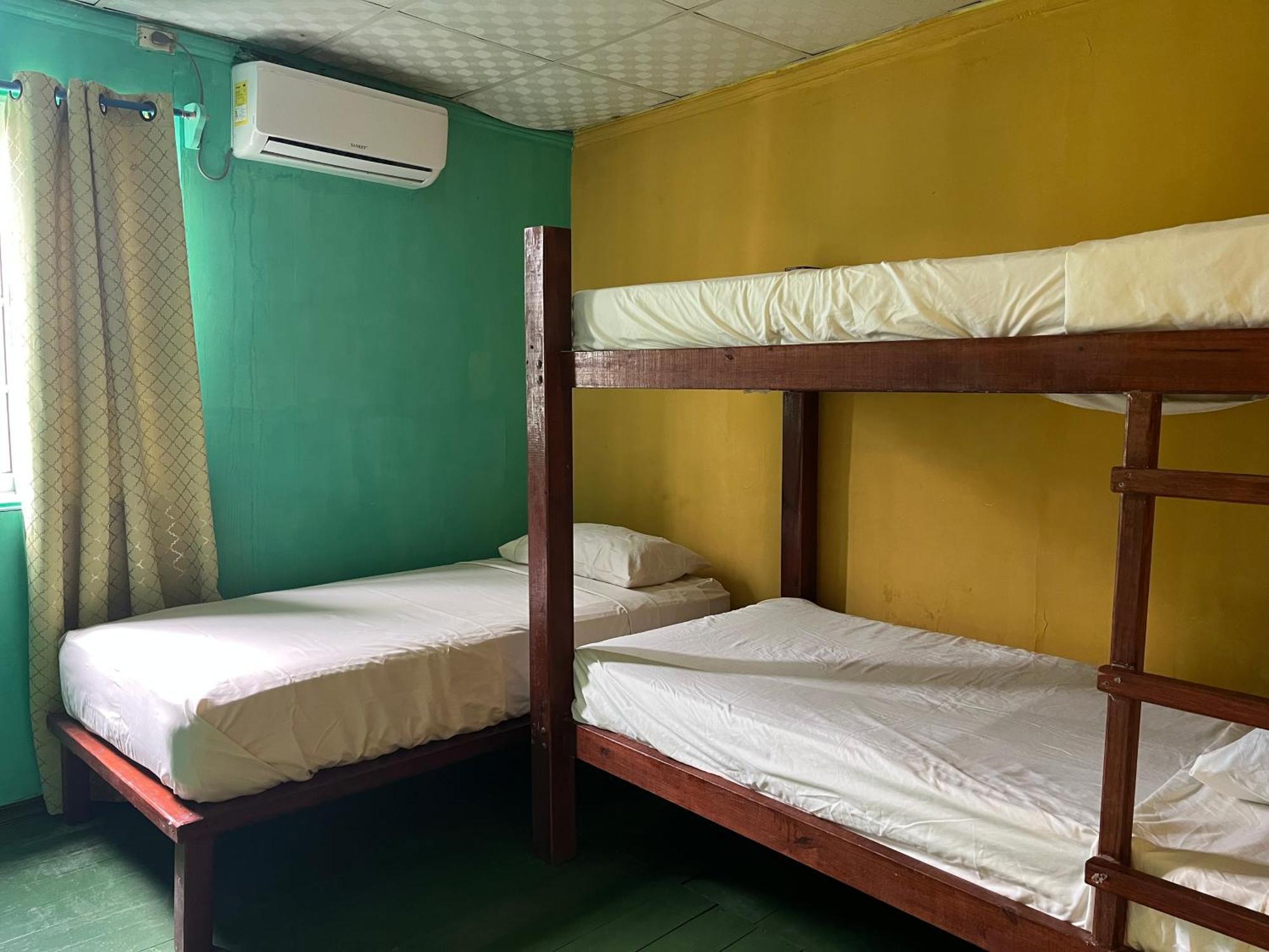 Hostal Cay Бастиментос Экстерьер фото