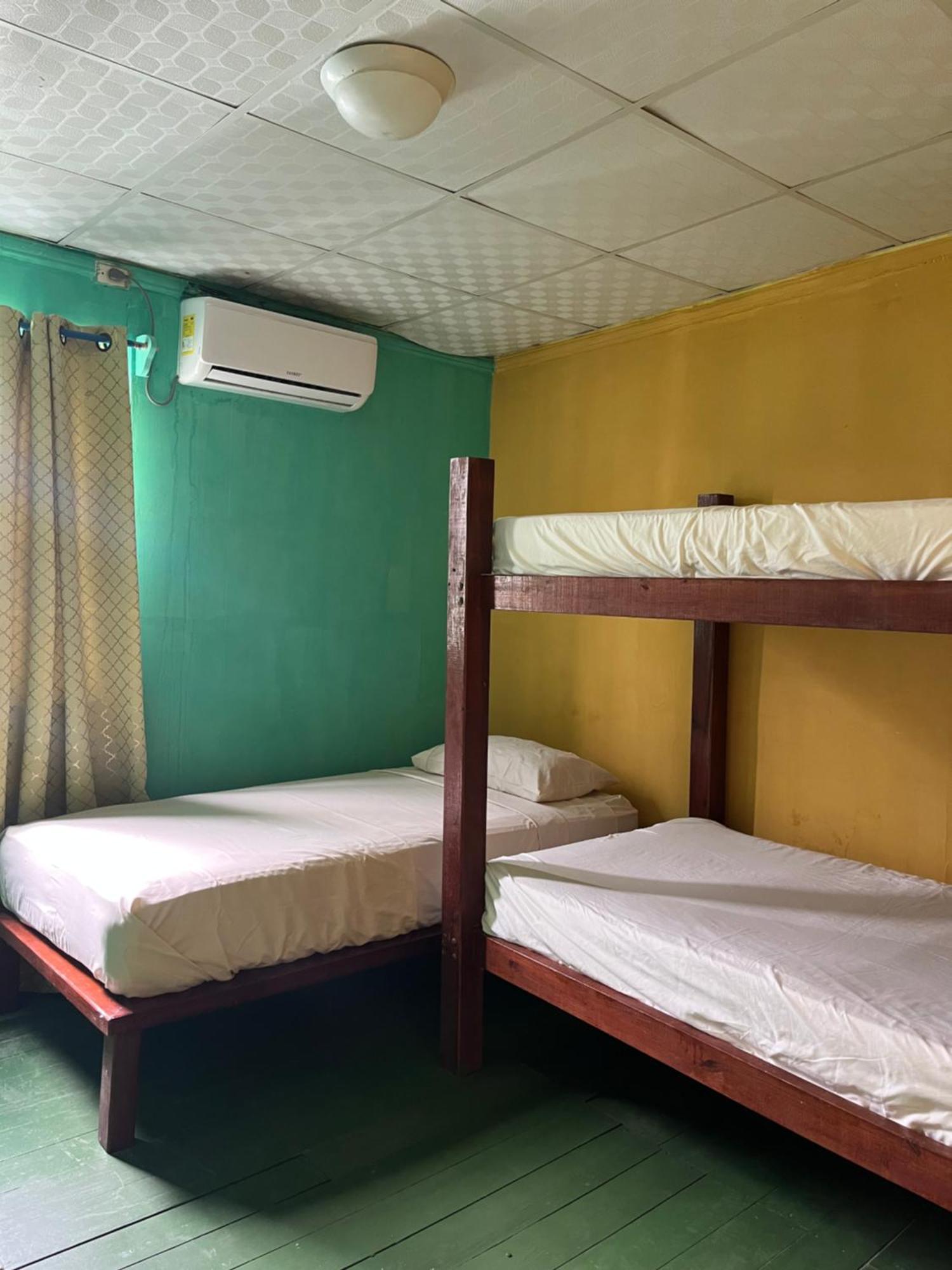 Hostal Cay Бастиментос Экстерьер фото