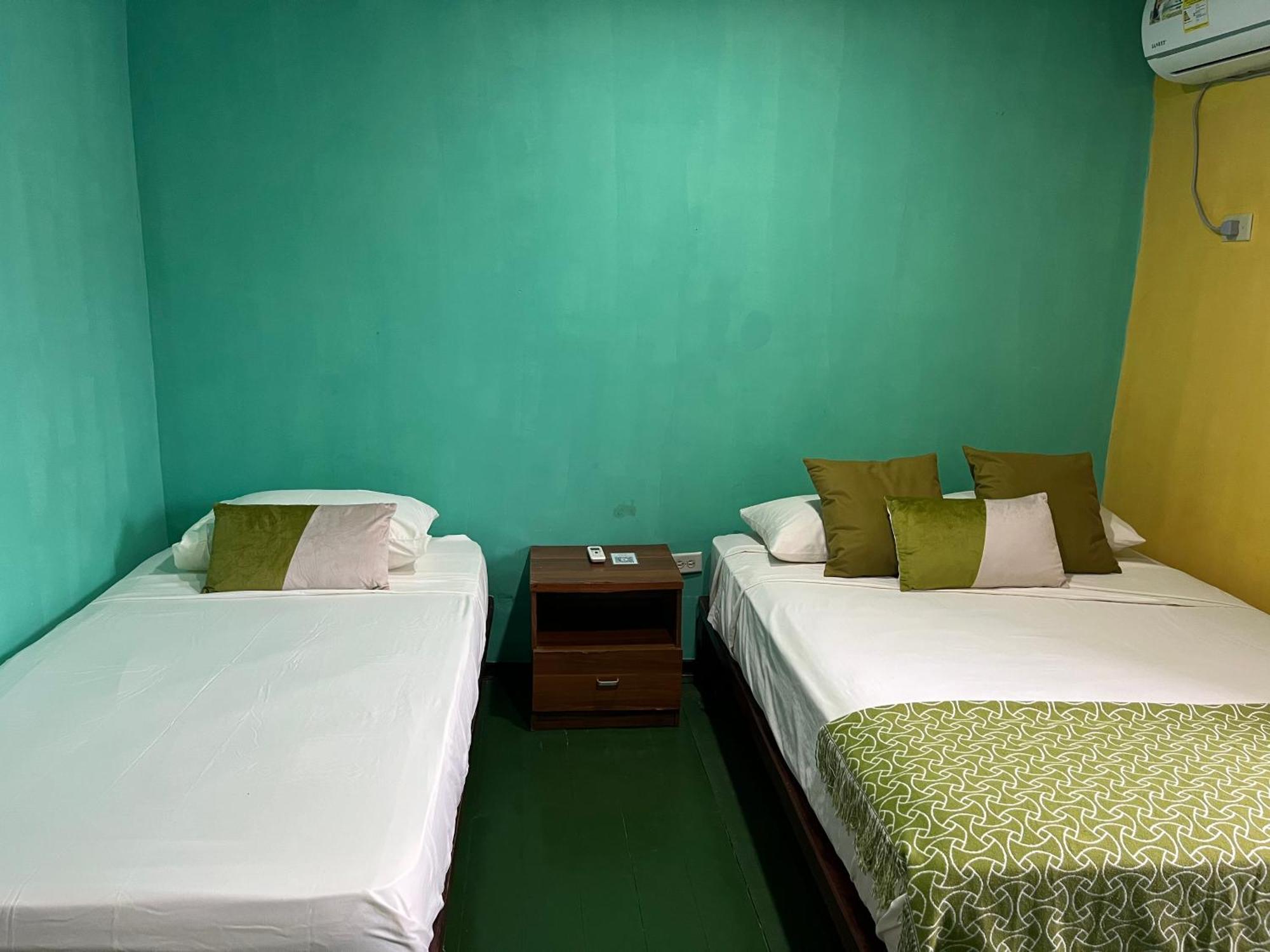 Hostal Cay Бастиментос Экстерьер фото