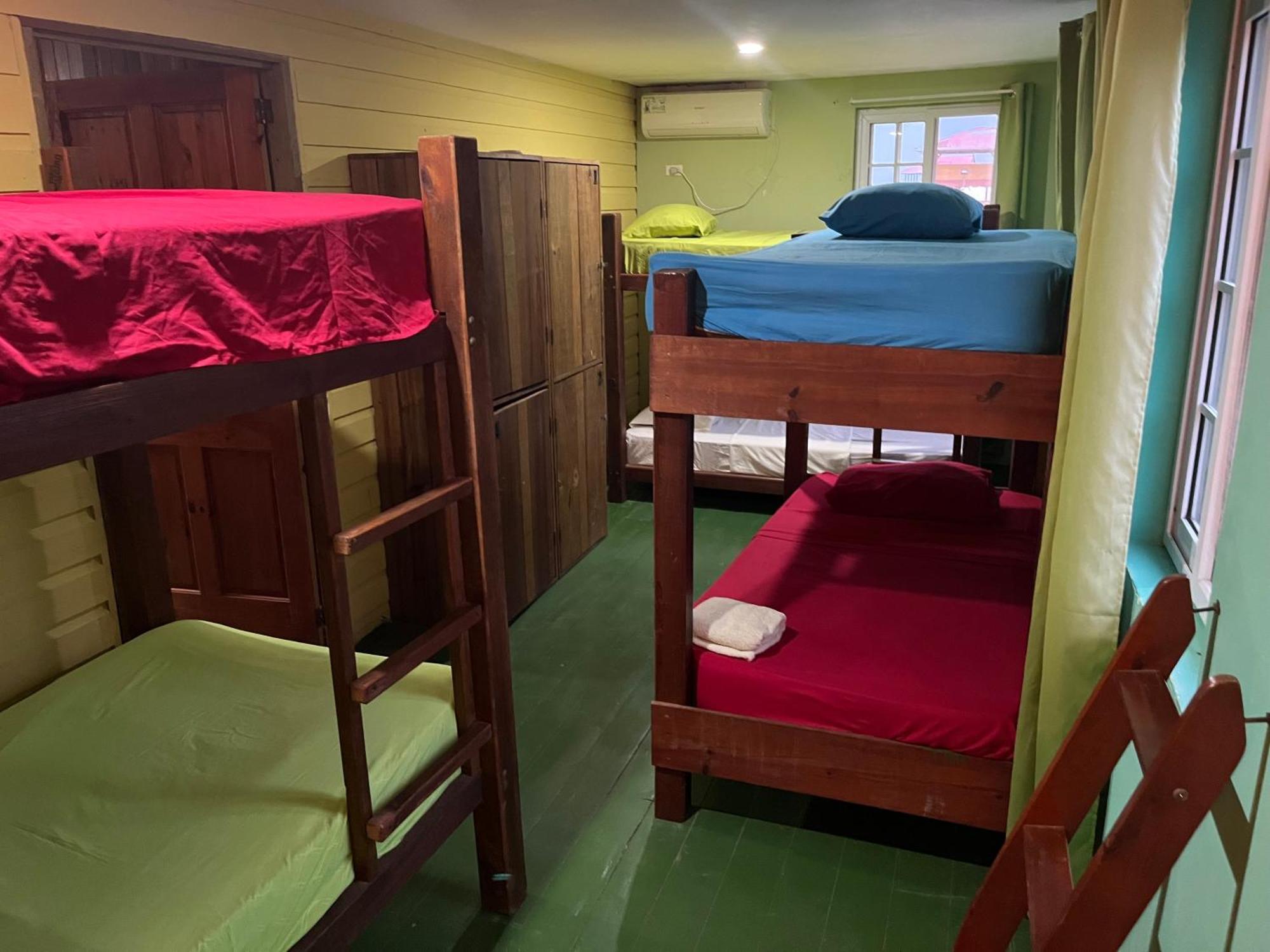 Hostal Cay Бастиментос Экстерьер фото