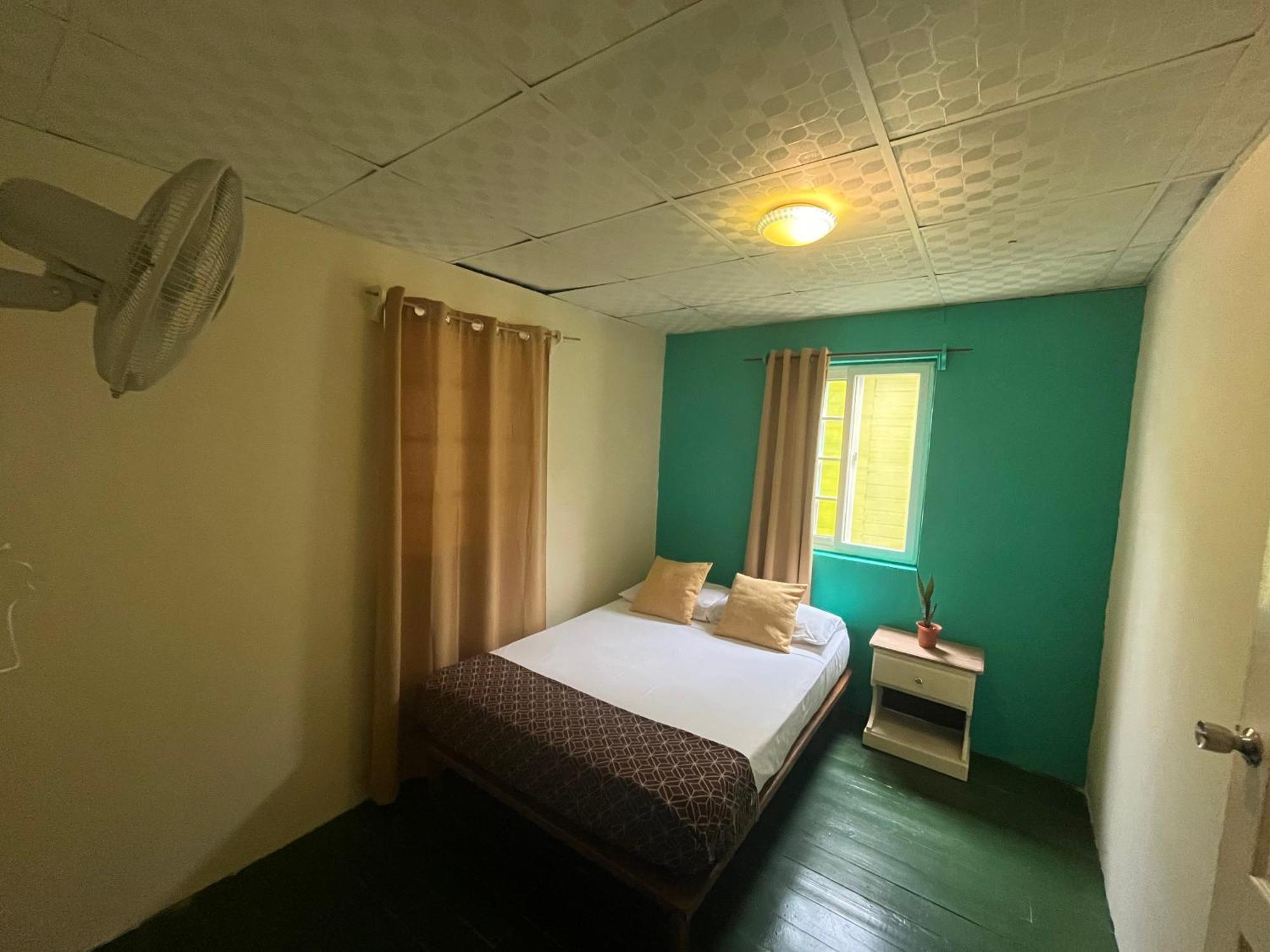 Hostal Cay Бастиментос Экстерьер фото