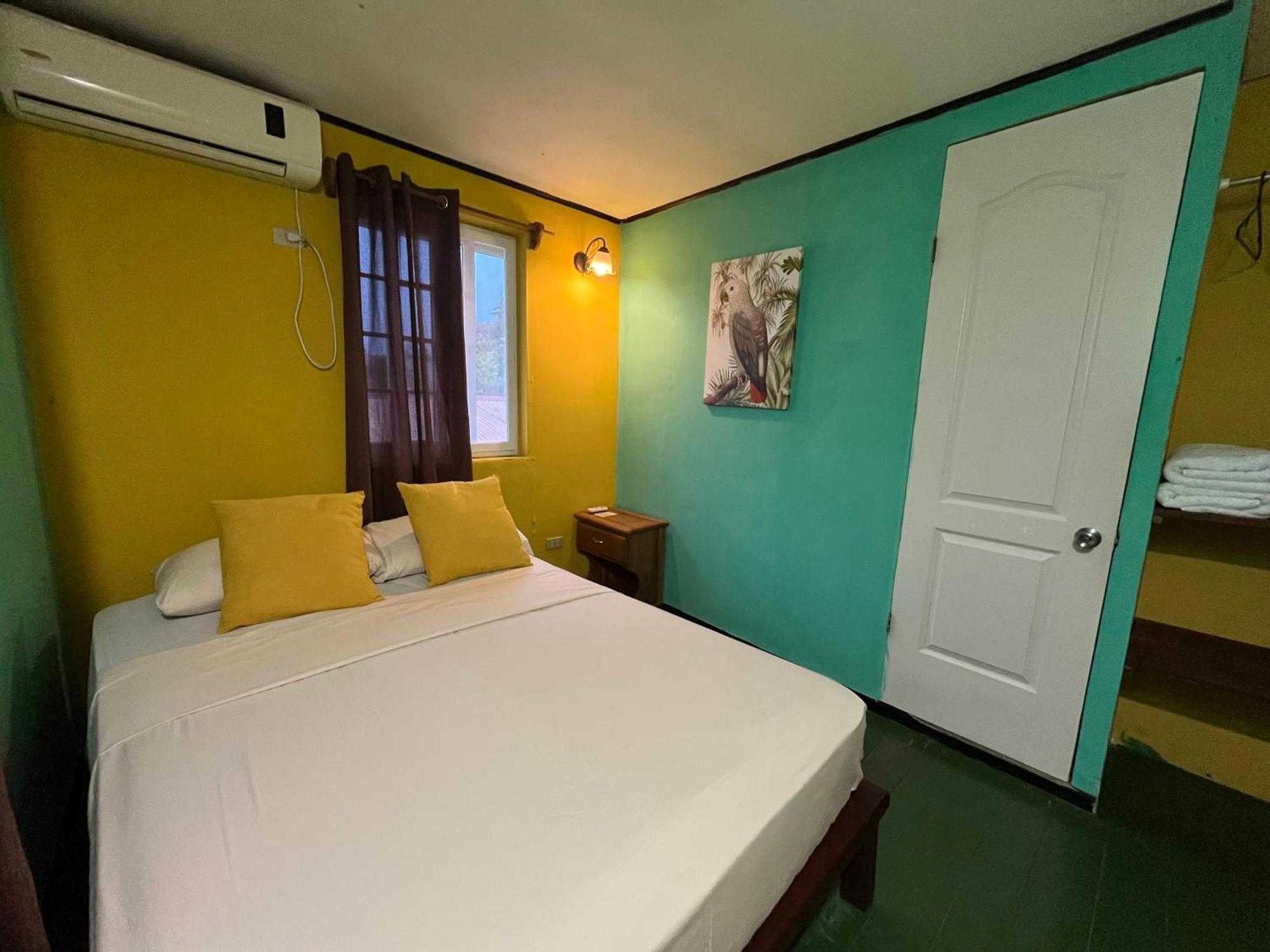 Hostal Cay Бастиментос Экстерьер фото