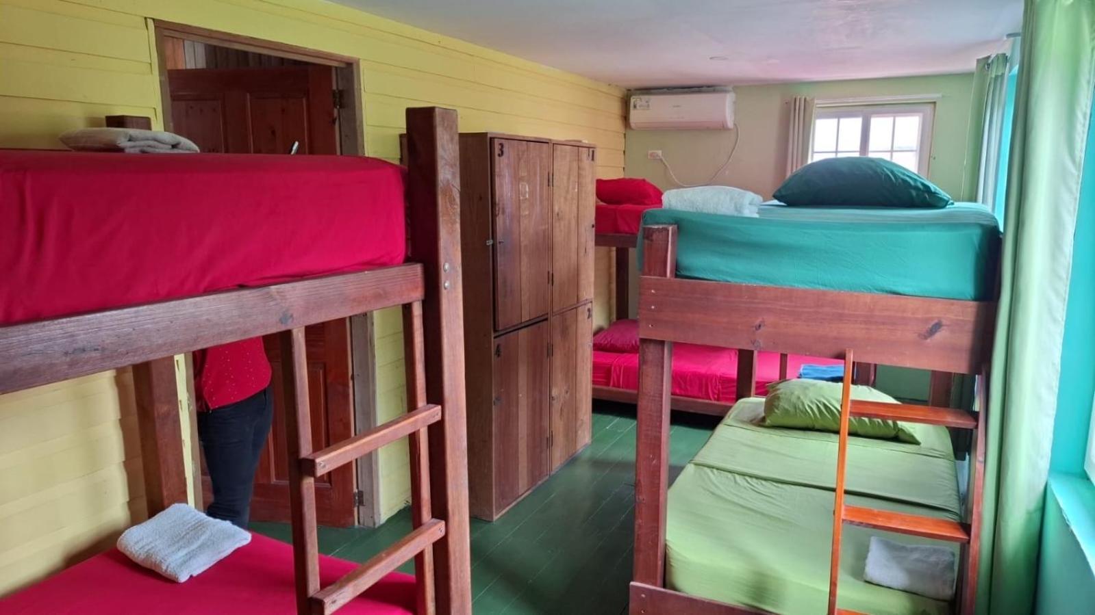 Hostal Cay Бастиментос Экстерьер фото